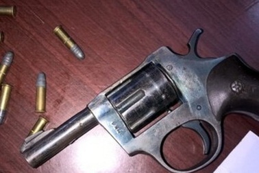 Mang súng Rulo chuẩn bị truy sát đã bị công an tóm