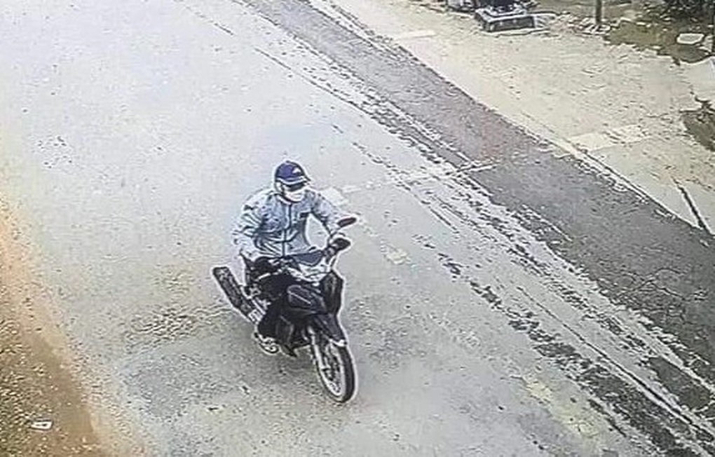 Công an Nghệ An phát thông báo truy tìm tên cướp ngân hàng - 2 Công an Nghệ An phát thông báo truy tìm tên cướp ngân hàng - 2