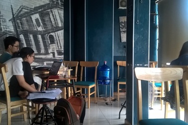 Hà Nội nắng nóng, giao đá lạnh, róc mía cũng thu tiền triệu mỗi ngày