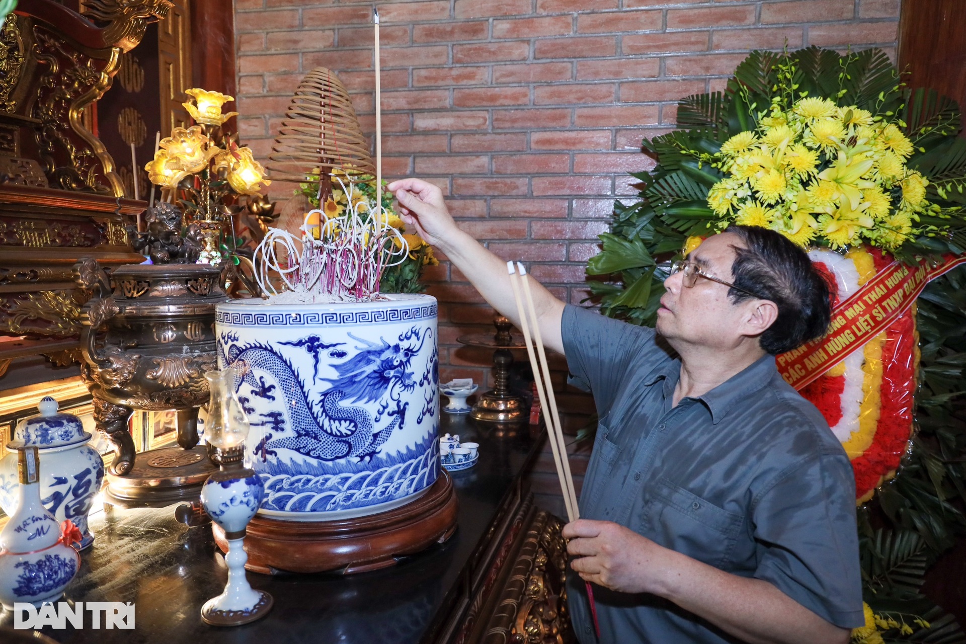 Thủ tướng dâng hương tại nơi khởi đầu Ngày Thương binh - Liệt sĩ - 12 Thủ tướng dâng hương tại nơi khởi đầu Ngày Thương binh - Liệt sĩ - 12