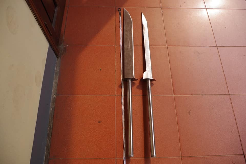 Mang mã tấu đi gây rối, đánh công an gãy ngón tay - 2 Mang mã tấu đi gây rối, đánh công an gãy ngón tay - 2