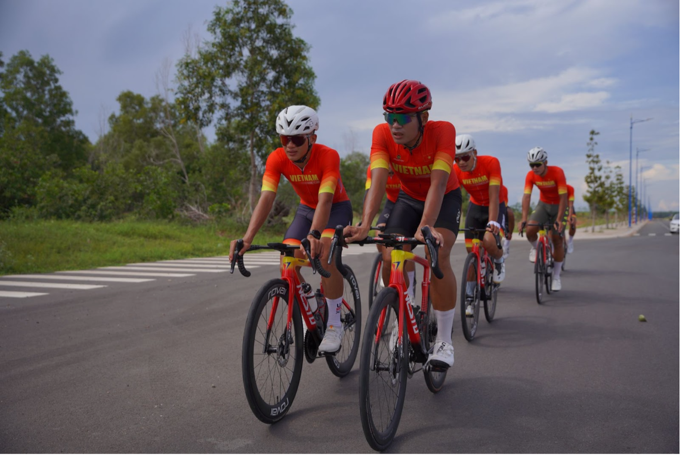 Nesto Việt Nam tài trợ đội tuyển xe đạp quốc gia tại Tour of Poyang Lake 2025 - 2