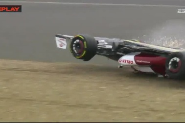 Tay đua F1 Trung Quốc dính tai nạn kinh hoàng, xe vỡ tan tành