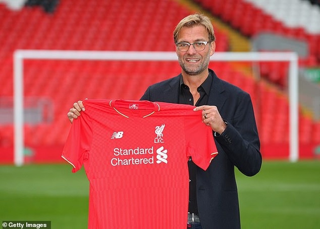 Cổ động viên Man Utd ăn mừng HLV Jurgen Klopp rời Liverpool - 1 Cổ động viên Man Utd ăn mừng HLV Jurgen Klopp rời Liverpool - 1
