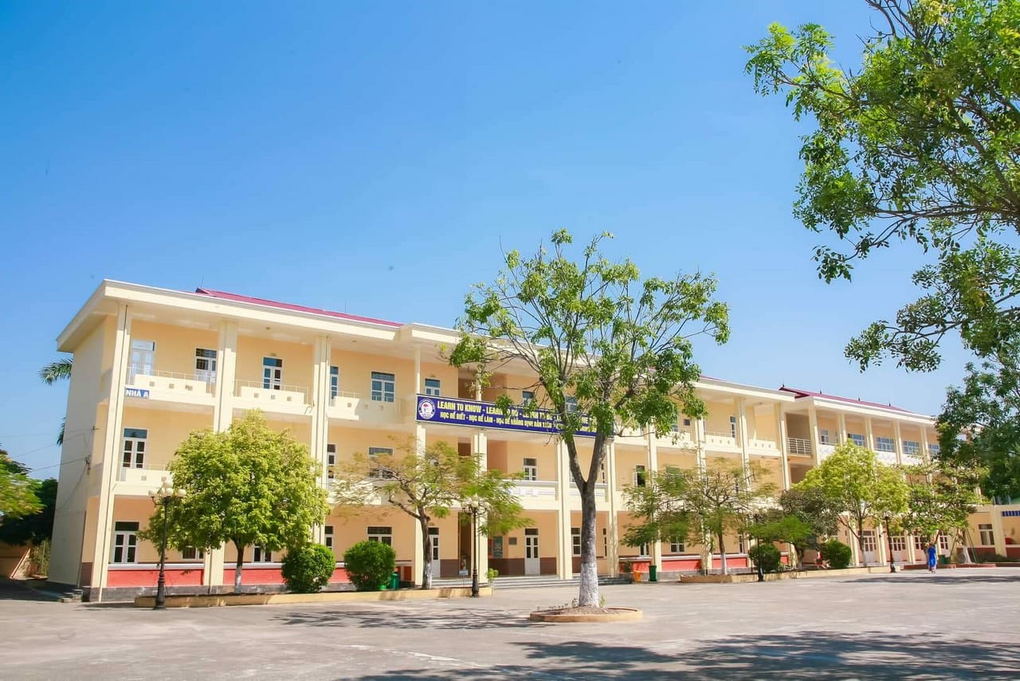Thông tin mới vụ trường yêu cầu phụ huynh cam kết con không làm thêm dịp hè - 2 Thông tin mới vụ trường yêu cầu phụ huynh cam kết con không làm thêm dịp hè - 2