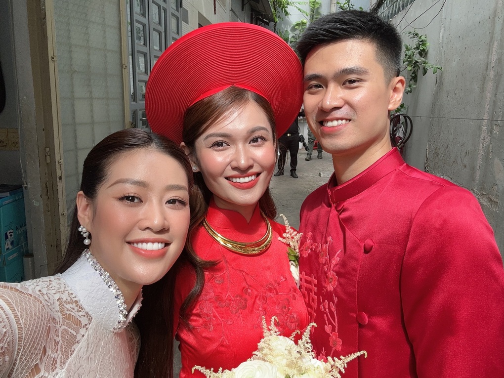 Lộ diện chồng doanh nhân của Á hậu Thùy Dung và dàn phù dâu toàn mỹ nhân - 6 Lộ diện chồng doanh nhân của Á hậu Thùy Dung và dàn phù dâu toàn mỹ nhân - 6