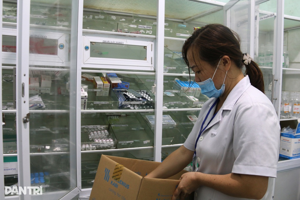 Thiếu trang thiết bị y tế, bệnh nhân phải tự mua găng tay cho bác sĩ - 4 Thiếu trang thiết bị y tế, bệnh nhân phải tự mua găng tay cho bác sĩ - 4