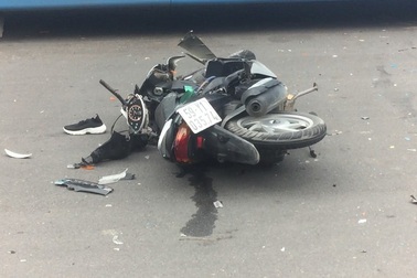 Cô gái truy hô '"cướp cướp" rồi tông vào xe buýt