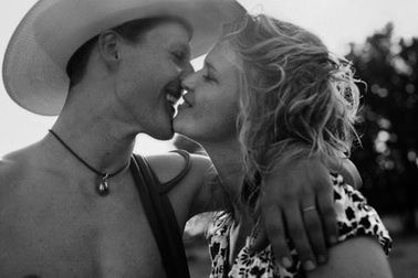 Cuộc sống đời thường của huyền thoại làng đua xe bên vợ con