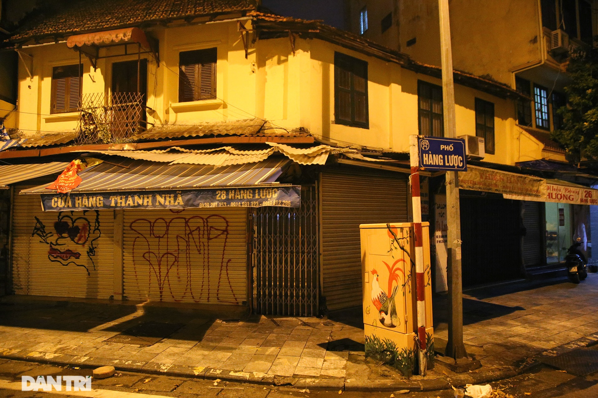 So sánh: Hình ảnh chợ trung thu vắng lặng khác biệt cảnh đông đúc mọi năm - 12