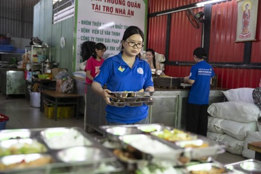 Bếp ăn miễn phí mỗi ngày trao 300 suất ở bệnh viện Lê Văn Thịnh