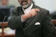 Saddam Hussein dọa sẽ không dự “phiên tòa bất công”