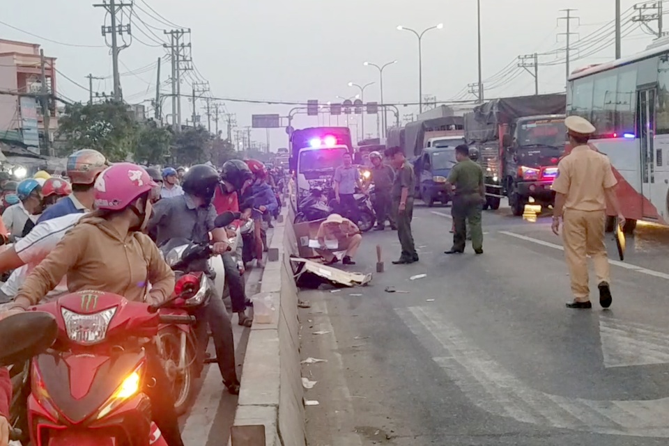 Công an trích xuất camera làm rõ cái chết của người đàn ông bên vệ đường - 1 Công an trích xuất camera làm rõ cái chết của người đàn ông bên vệ đường - 1