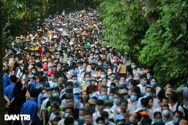 Biển người đổ về lễ hội Đền Hùng trong ngày Quốc Giỗ
