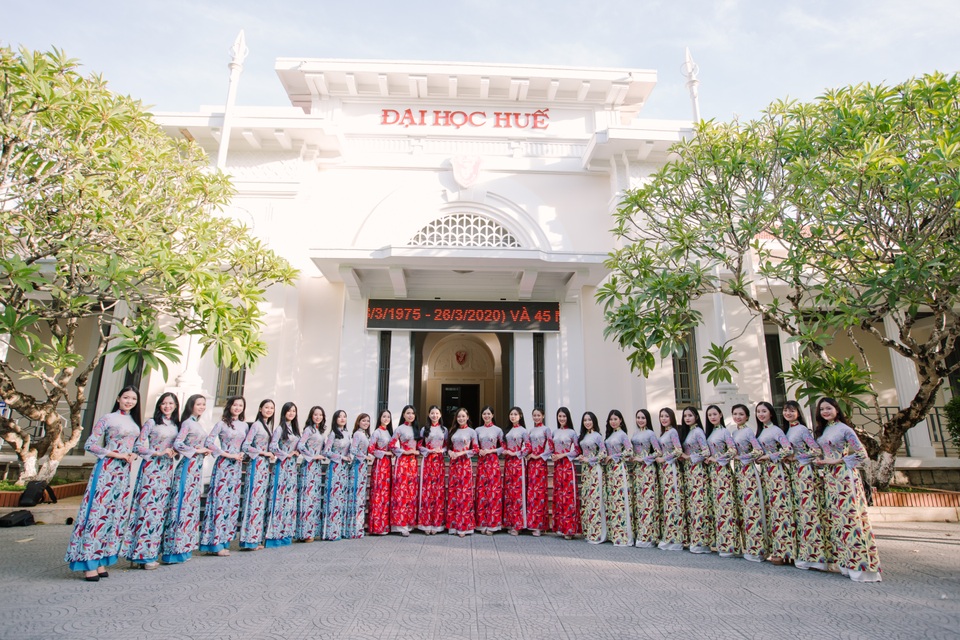 Nữ sinh xinh đẹp trổ tài ở vòng Bán kết Hoa khôi Đại học Huế 2020 - 4 Nữ sinh xinh đẹp trổ tài ở vòng Bán kết Hoa khôi Đại học Huế 2020 - 4