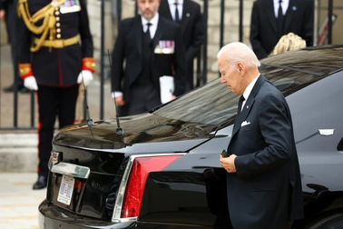 "Quái thú" của ông Biden di chuyển khó khăn ở trung tâm London