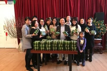 Cộng đồng người Việt tại Nga gói bánh chưng đón Tết Kỷ Hợi