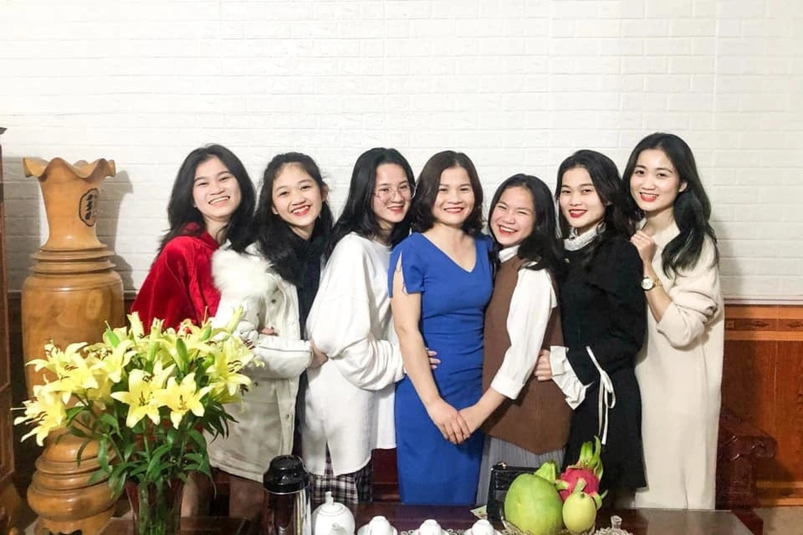 Dân mạng hai tỉnh sôi sùng sục truy gia đình đông con gái nhất - 2 Dân mạng hai tỉnh sôi sùng sục truy gia đình đông con gái nhất - 2
