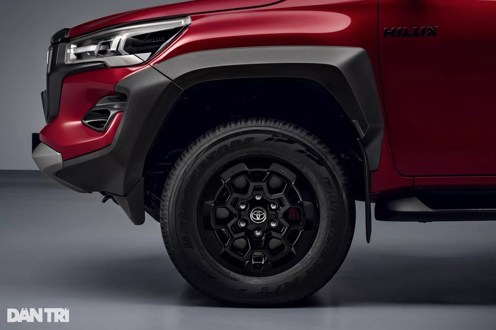 Toyota Hilux 2024 bản thể thao ra mắt, ít cửa về Việt Nam để đấu Ranger - 2 Toyota Hilux 2024 bản thể thao ra mắt, ít cửa về Việt Nam để đấu Ranger - 2