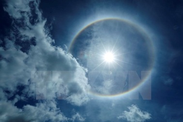 Điện Biên: Người dân đổ ra đường chiêm ngưỡng quầng Mặt Trời