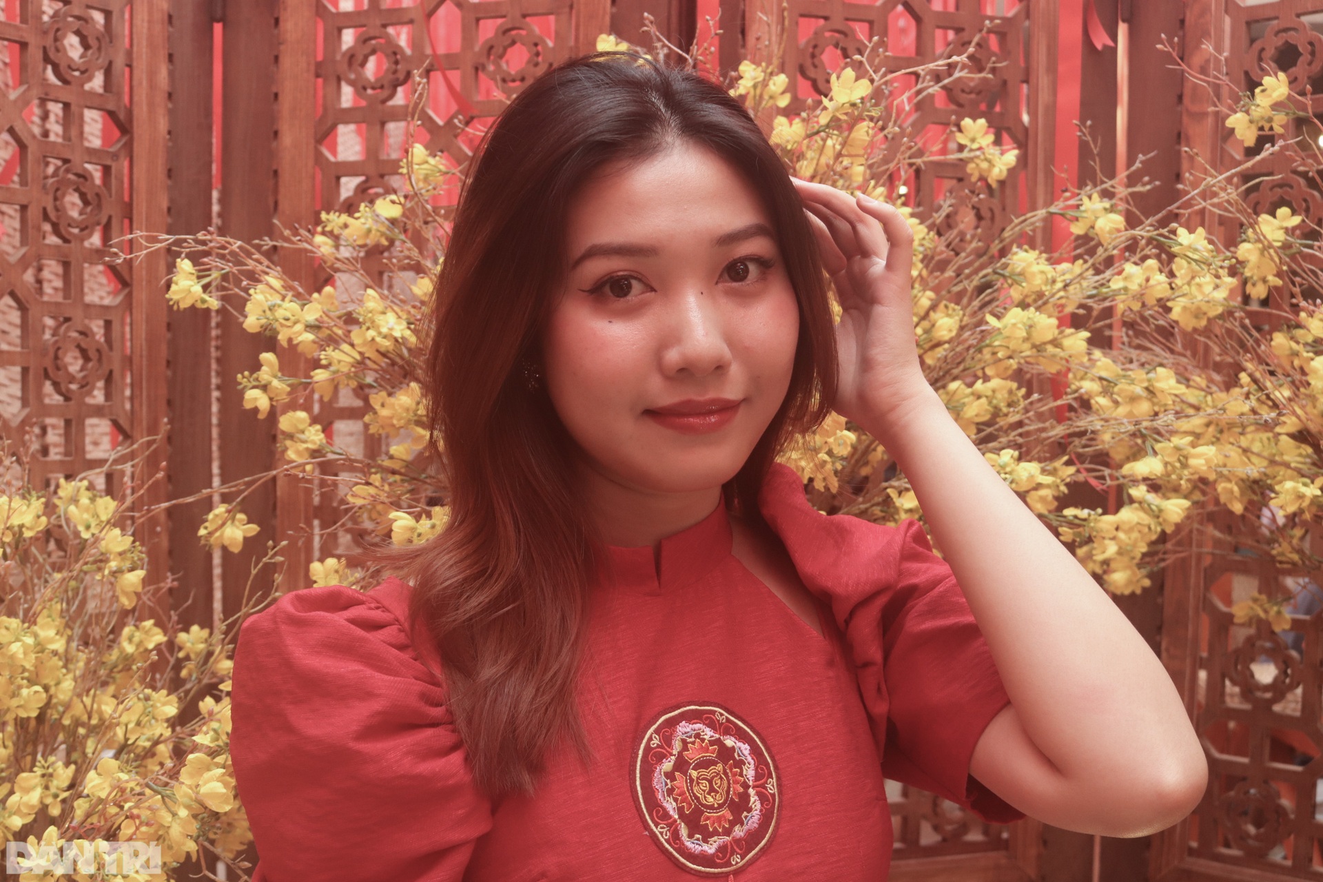 Giới trẻ Sài Gòn vui chơi, chụp hình đón Tết sớm ở quán cà phê - 2 Giới trẻ Sài Gòn vui chơi, chụp hình đón Tết sớm ở quán cà phê - 2