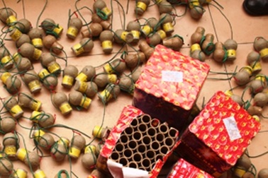 Bắt 3 đối tượng mang pháo đi bán kiếm lời