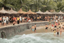 Sự thật Cát Bà vắng bất thường ngày lễ, khách sợ tắc phà nên "quay xe"