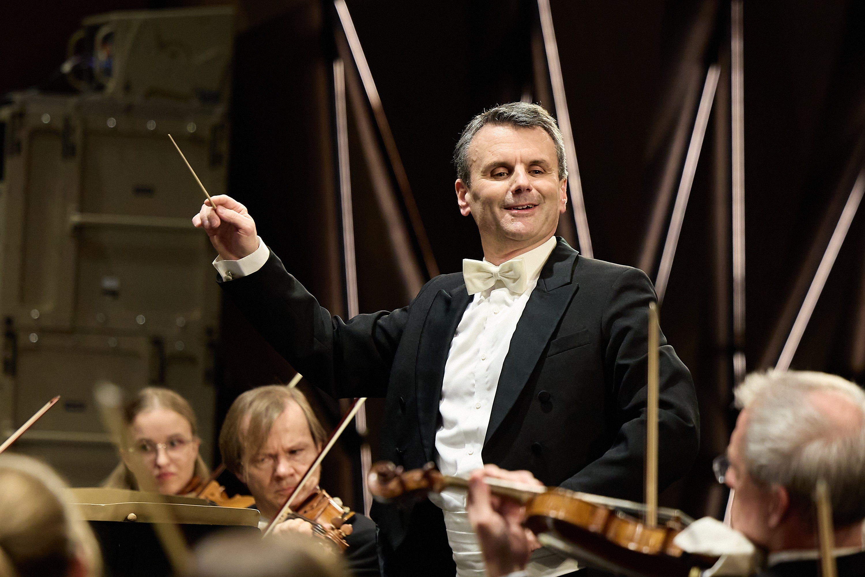 حفل موسيقي في فيينا يأخذ جمهور العاصمة عبر العديد من المشاعر - 2 Hòa nhạc Vienna đưa khán giả Thủ đô qua nhiều cung bậc cảm xúc - 2