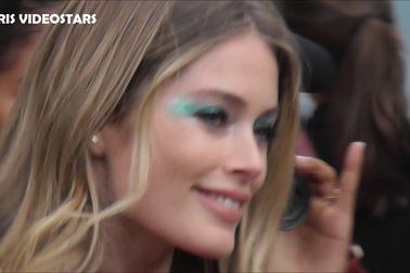 Doutzen Kroes nổi bật tại tuần lễ thời trang Paris