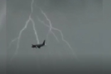 Máy bay B787 bị sét đánh khi đang hạ cánh tại Nội Bài