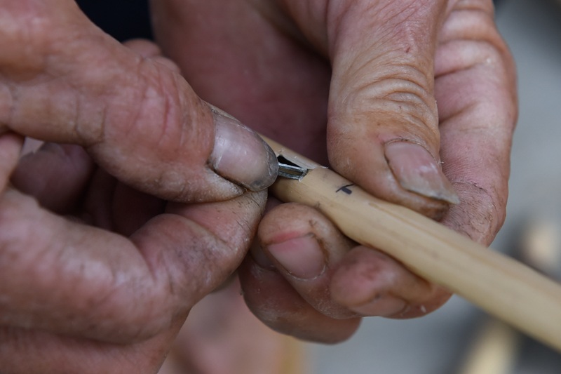 Người đàn ông vào rừng ở ẩn để giữ khèn bè truyền thống - 7