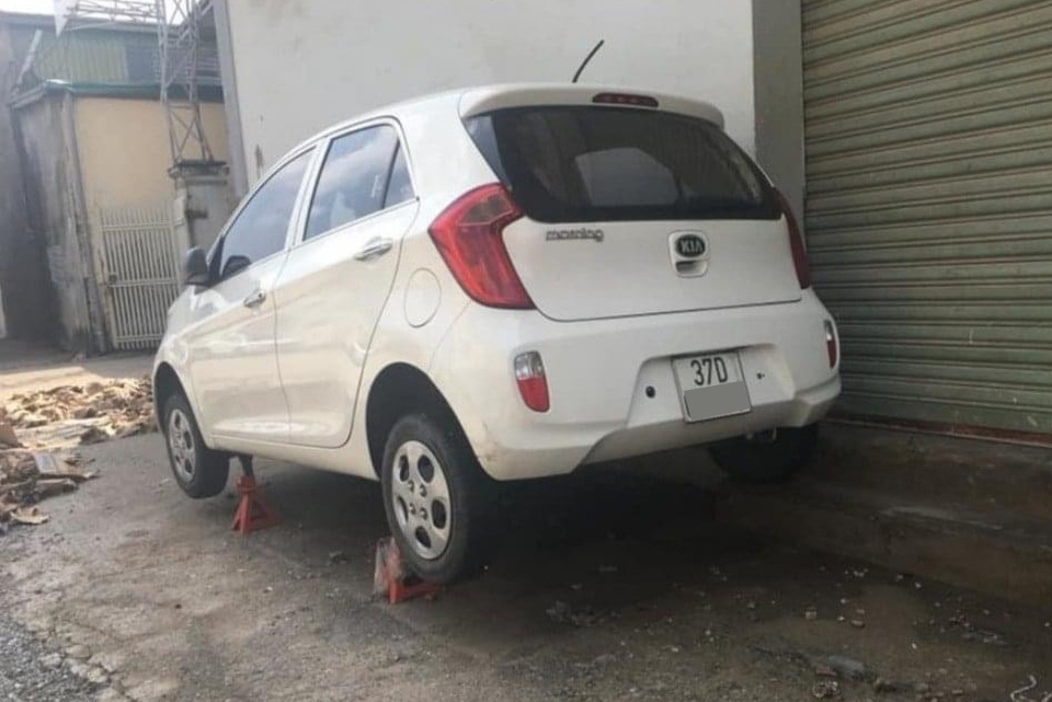Muôn kiểu tránh ngập, chống bão cho ô tô được cư dân mạng chia sẻ rần rần - 5 Muôn kiểu tránh ngập, chống bão cho ô tô được cư dân mạng chia sẻ rần rần - 5