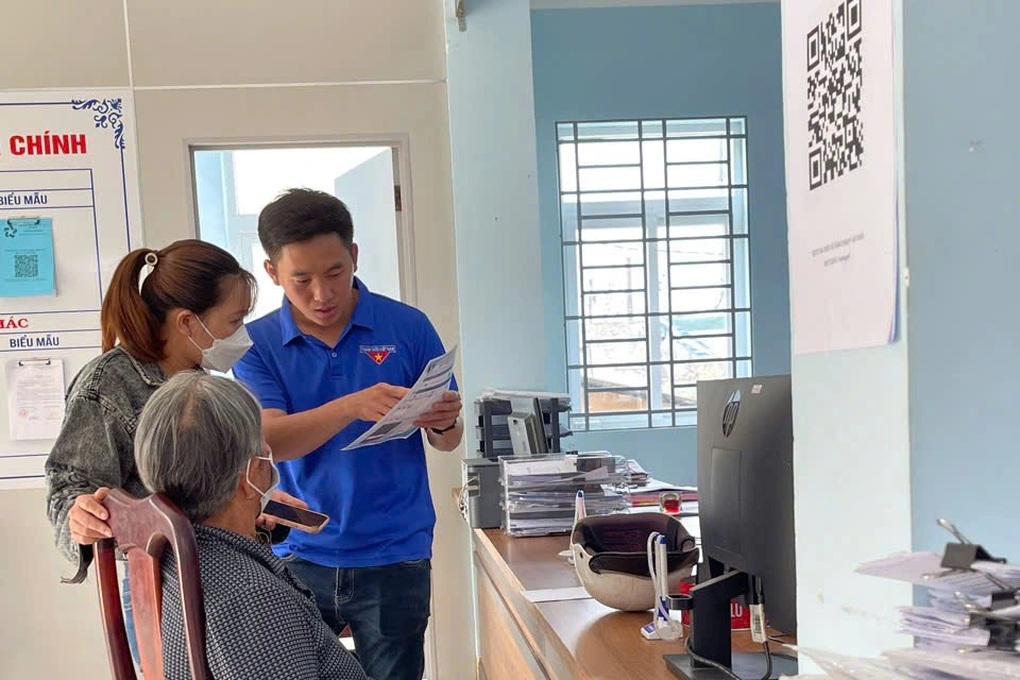 Chấm dứt tình trạng đặt gạch xí chỗ làm thủ tục hành chính - 3 Chấm dứt tình trạng đặt gạch xí chỗ làm thủ tục hành chính - 3