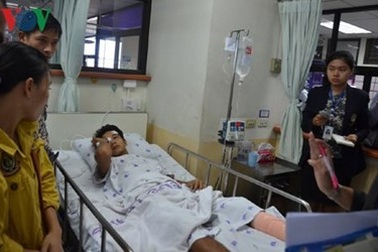 Vụ nổ bom Thái Lan: Nạn nhân người Việt văng xa 2-3m, phải mổ chân