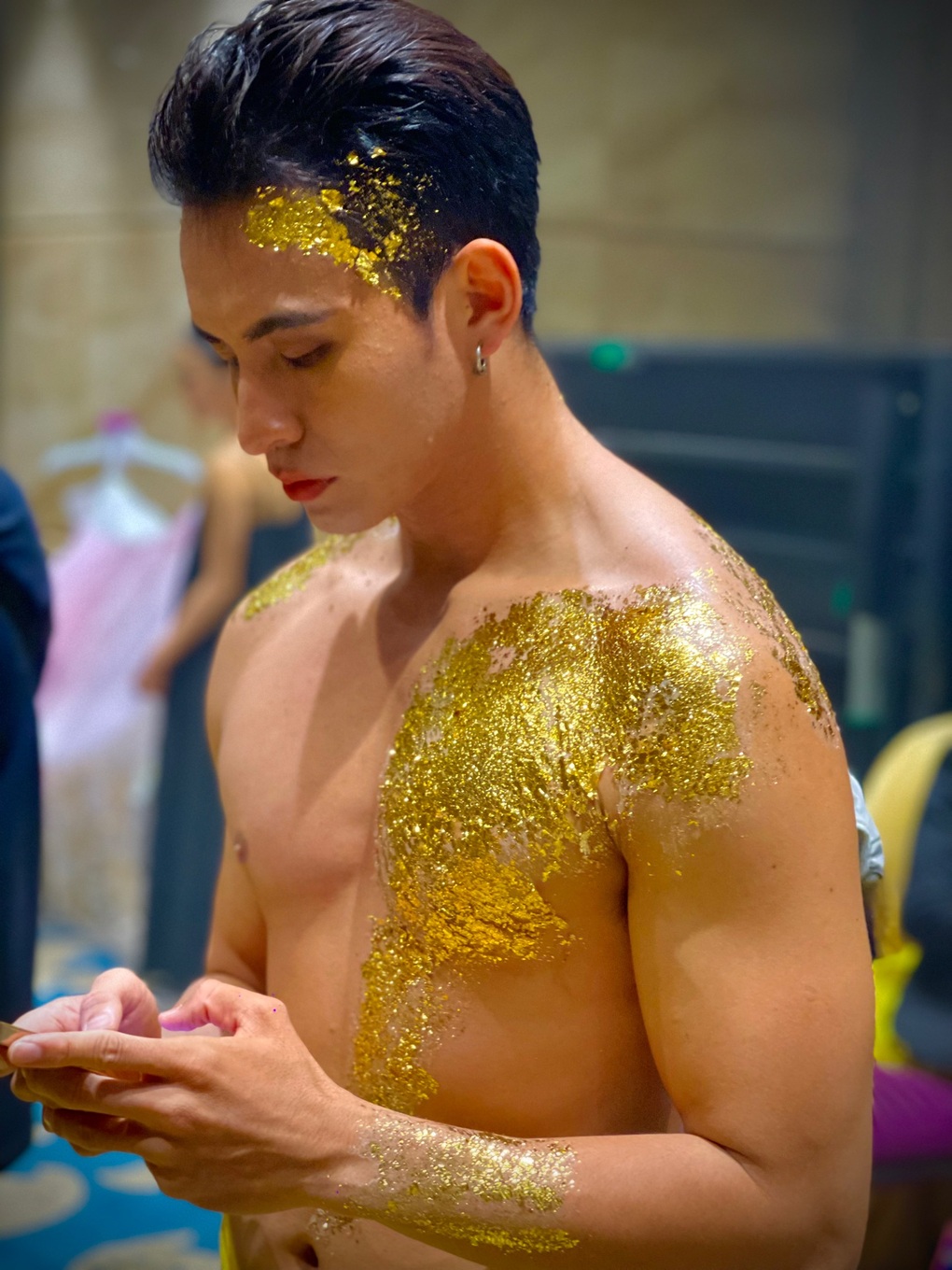 Nghề ngứa không gãi, đau không la, bị đụng chạm thịt da cũng... im lặng - 5 Nghề ngứa không gãi, đau không la, bị đụng chạm thịt da cũng... im lặng - 5