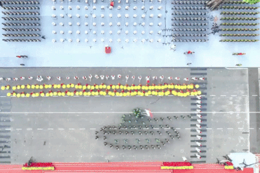 Màn xếp hình xe tăng húc đổ cổng Dinh Độc Lập tại đại lễ 30/4 gây sốt