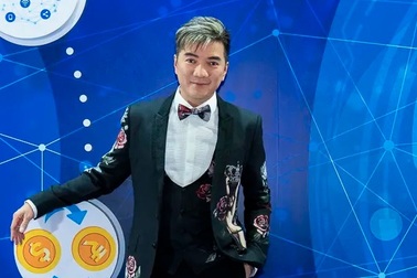 Đàm Vĩnh Hưng lịch lãm tái xuất