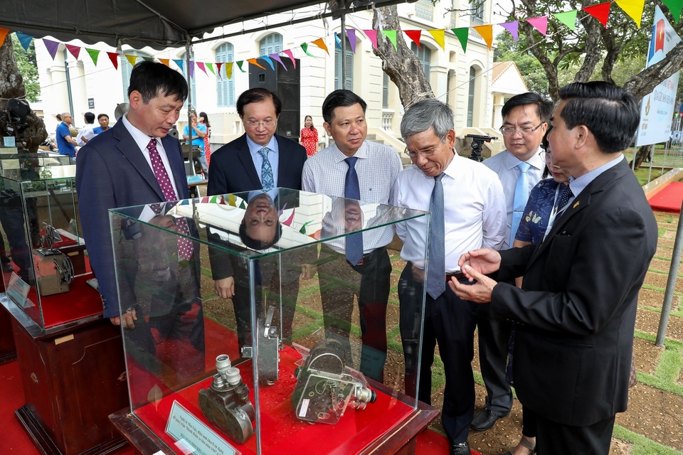 Cận cảnh những máy quay thô sơ đã làm nên nhiều bộ phim kinh điển - 7 Cận cảnh những máy quay thô sơ đã làm nên nhiều bộ phim kinh điển - 7