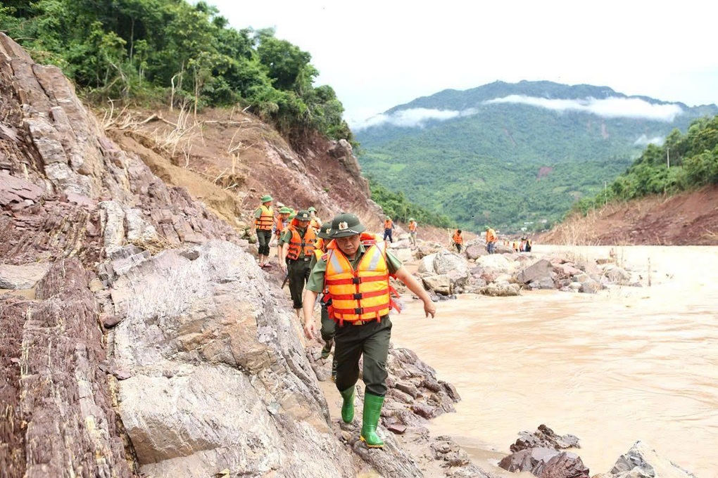 Bộ Công an hỗ trợ xây trường học, nhà ở cho người dân vùng lũ - 2 Bộ Công an hỗ trợ xây trường học, nhà ở cho người dân vùng lũ - 2