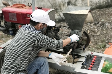 Lê la vỉa hè, đút túi tiền triệu mỗi ngày nhờ nổ bỏng gạo