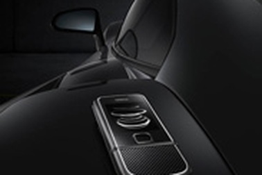 Nokia 8800 lãng du trong thế giới xe hơi