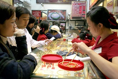 Giá vàng tiếp tục đi xuống