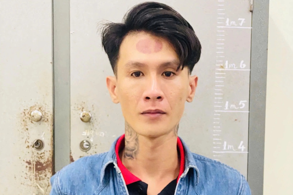 Tạm giữ đối tượng đăng clip nóng lên mạng xã hội để tống tiền tình cũ - 1 Tạm giữ đối tượng đăng clip nóng lên mạng xã hội để tống tiền tình cũ - 1