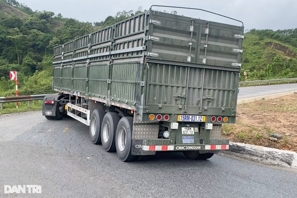 Gia tăng xe tải trọng lớn trên quốc lộ nối Huế với huyện biên giới - 2 Gia tăng xe tải trọng lớn trên quốc lộ nối Huế với huyện biên giới - 2