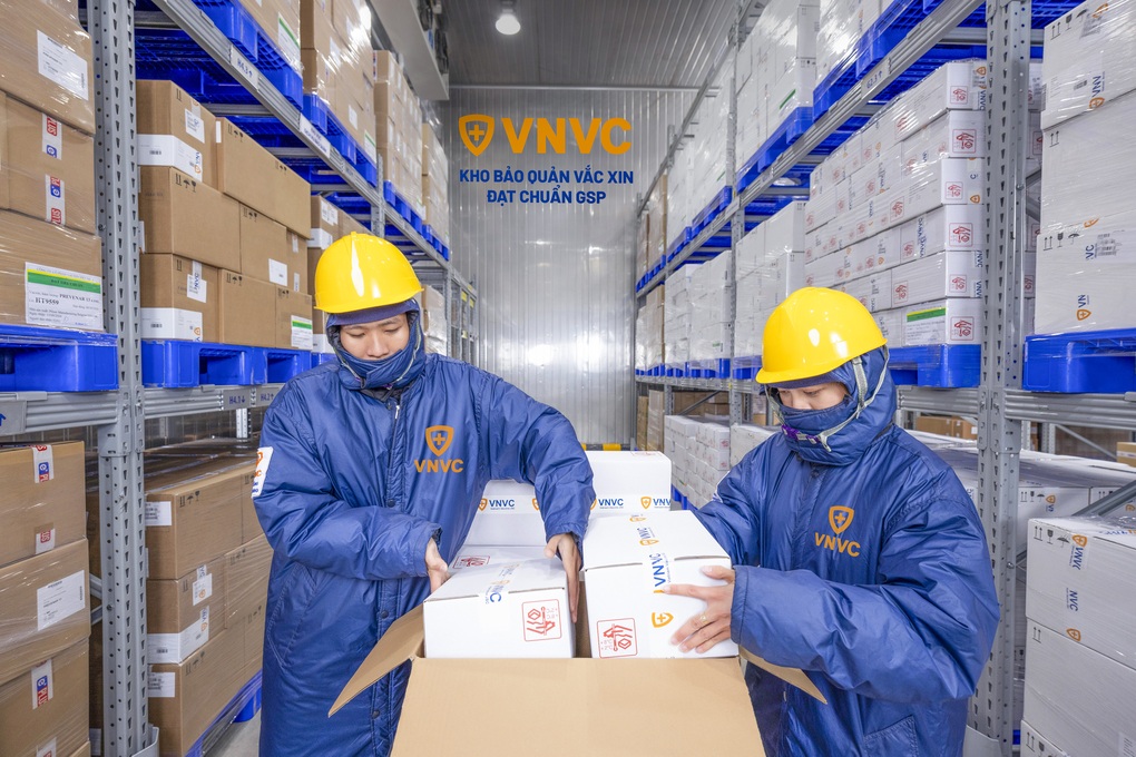 Hàng trăm trẻ TPHCM tiêm sởi miễn phí, an toàn tại VNVC ngày đầu tăng cường chiến dịch - 5 Hàng trăm trẻ TPHCM tiêm sởi miễn phí, an toàn tại VNVC ngày đầu tăng cường chiến dịch - 5