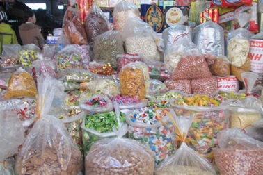 Thực phẩm “3 không” - hàng về trước, nhãn mác về sau!