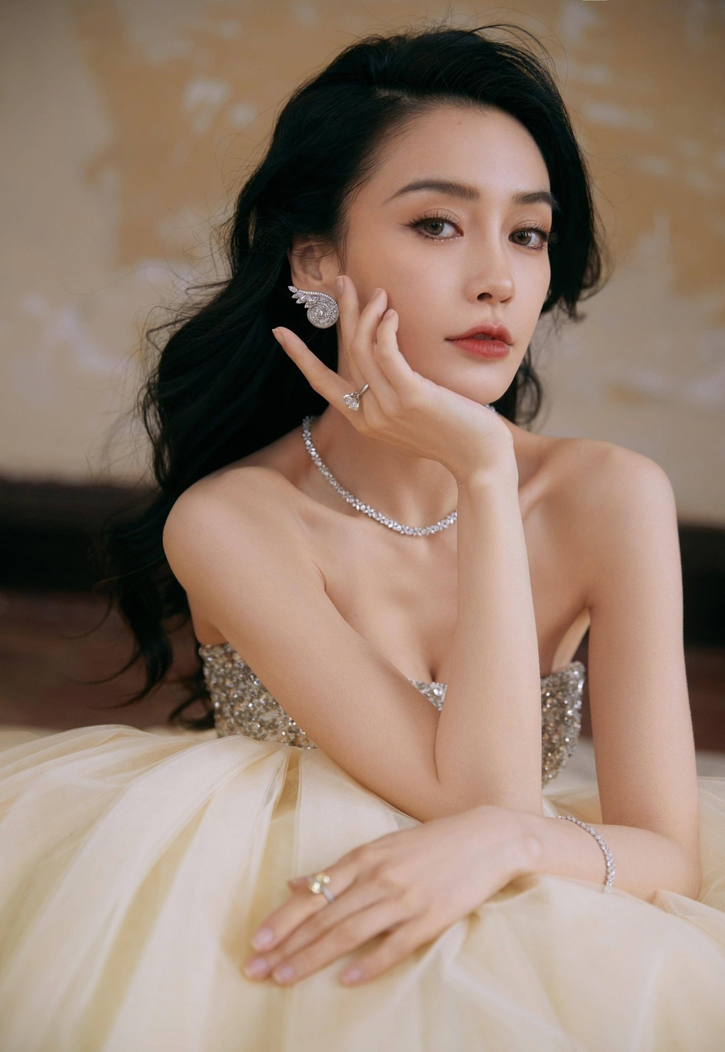 Tương lai của Angelababy khi bị cấm sóng 6 tháng - 1