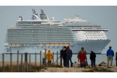 Khám phá nội thất siêu tàu du lịch lớn nhất thế giới 