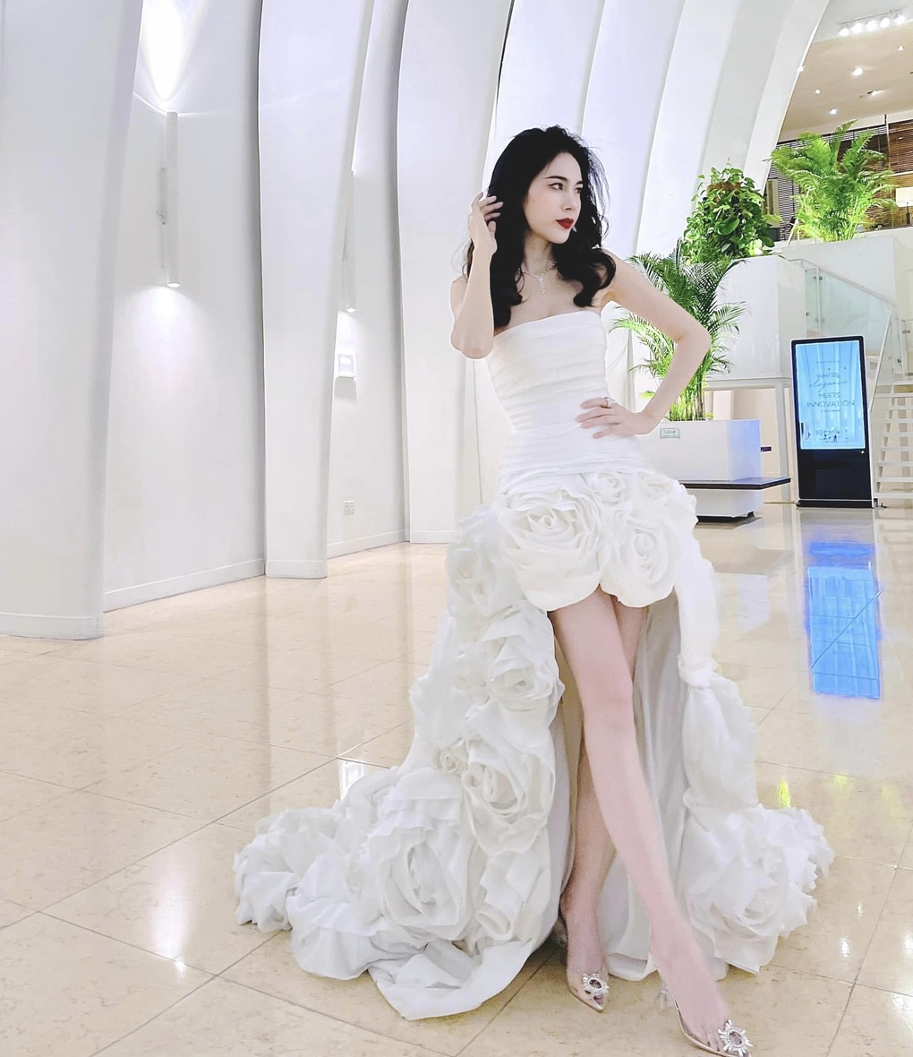 Ca sĩ Thủy Tiên tuổi 37: Bán hàng online, ở biệt thự xa hoa - 17