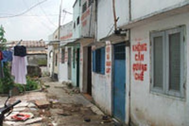 Nguy cơ sập nhà sát bờ sông 